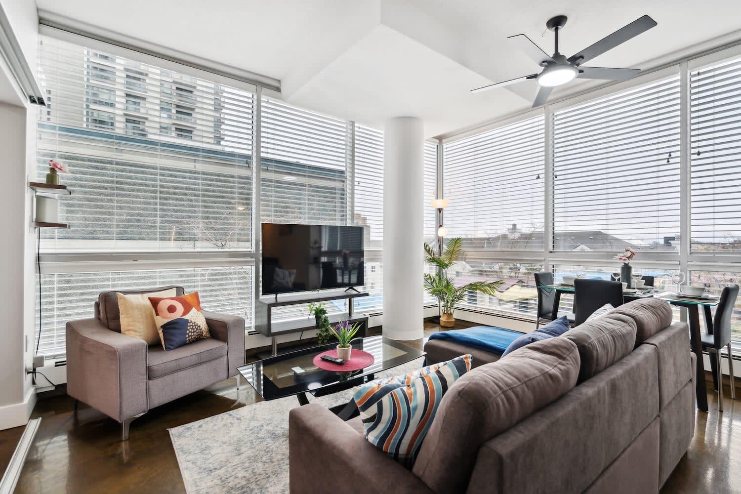 Upscale 2Br Condo - King Bed - Stunning Views YYC Eksteriør billede