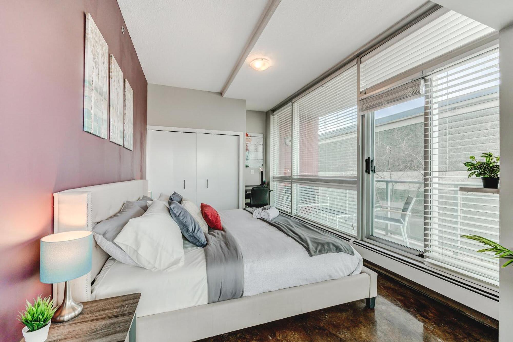 Upscale 2Br Condo - King Bed - Stunning Views YYC Eksteriør billede