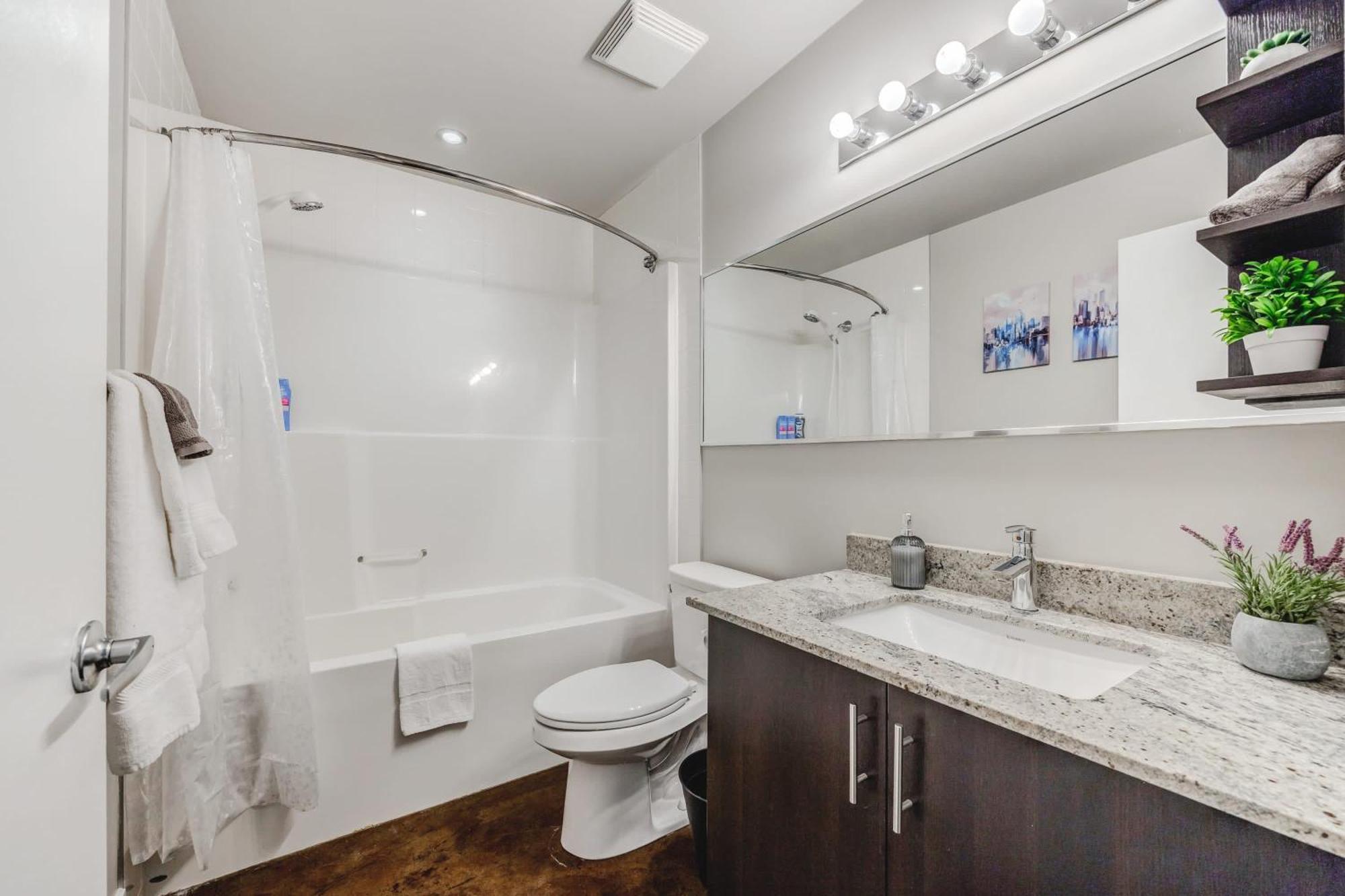 Upscale 2Br Condo - King Bed - Stunning Views YYC Eksteriør billede