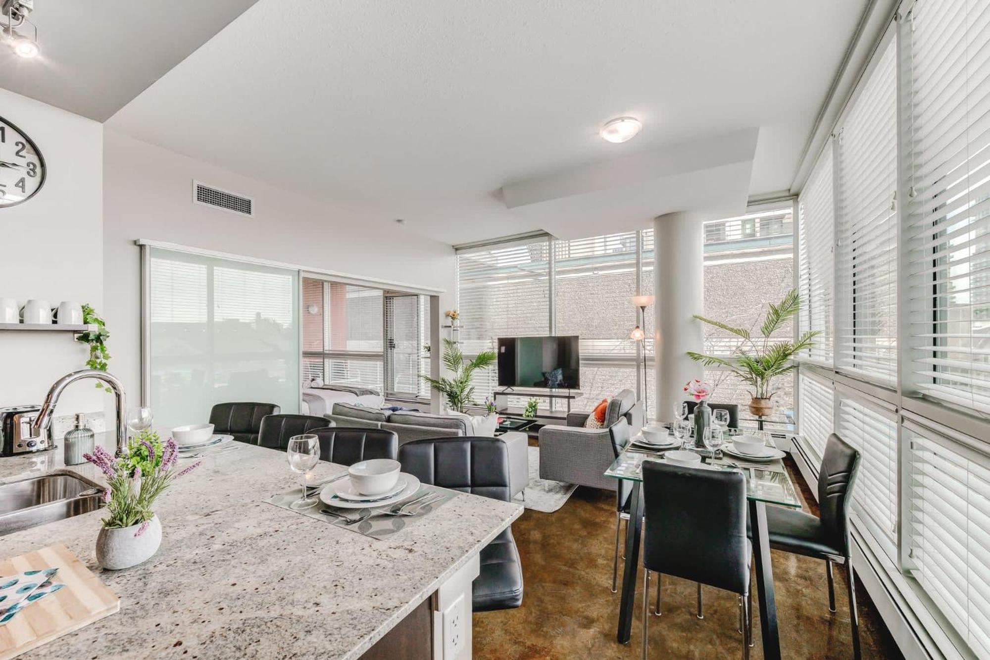 Upscale 2Br Condo - King Bed - Stunning Views YYC Eksteriør billede